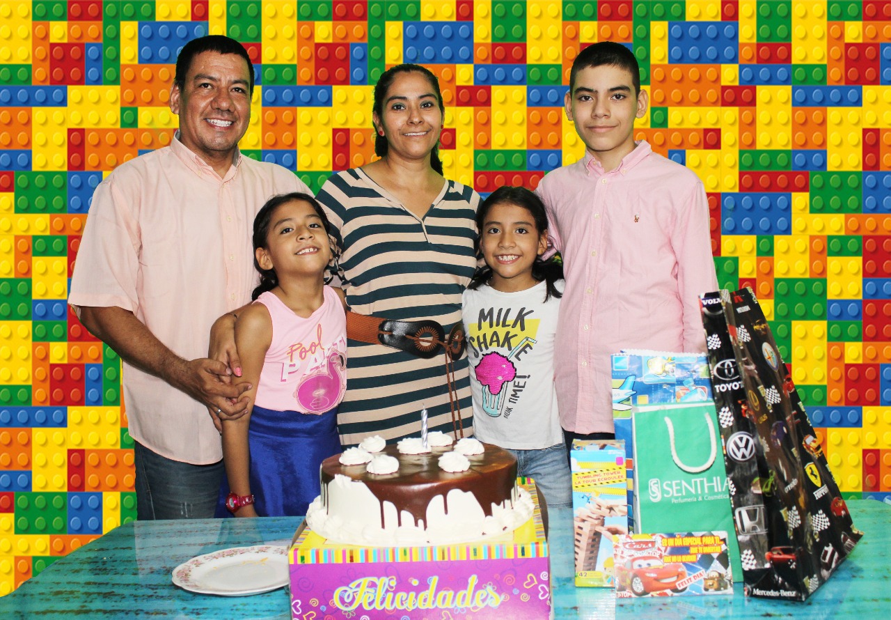 Harold Poloche, Laura Liceth, Bertha Oviedo, María Camila y el cumpleañero.